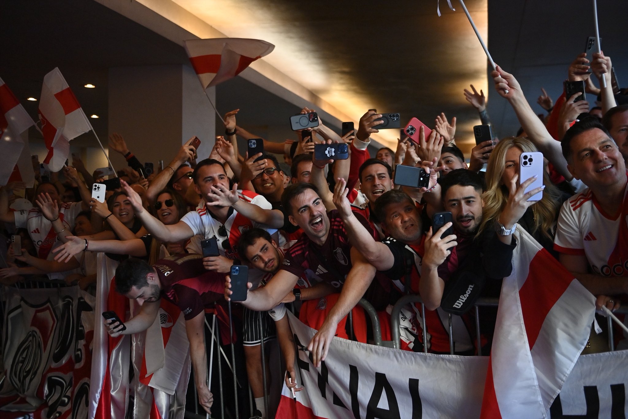Hinchas de River en Seattle